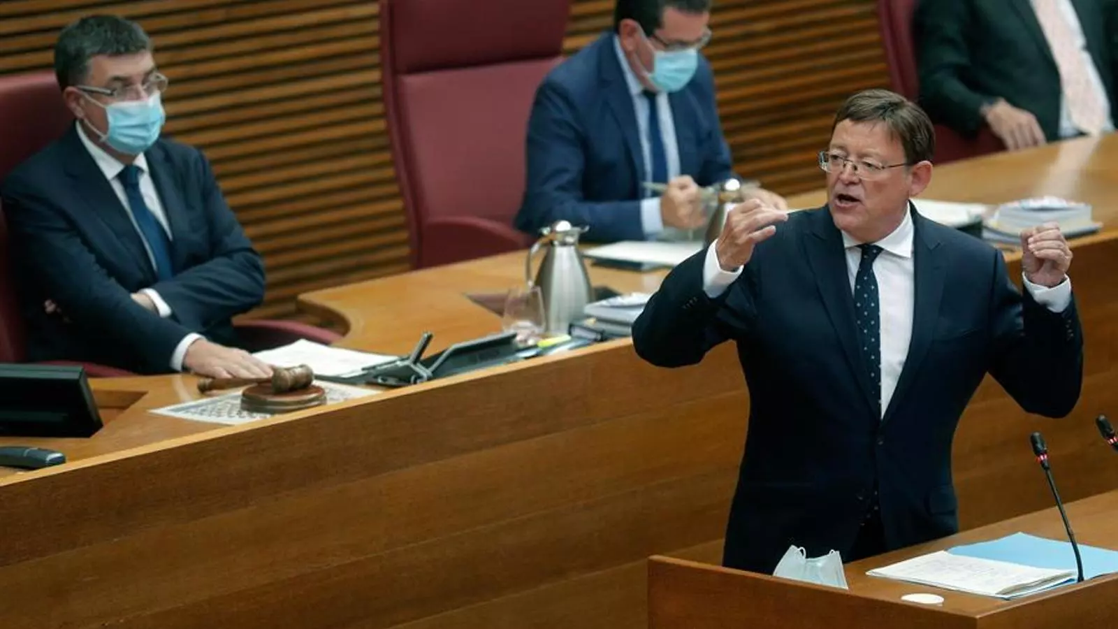 El pressent de la Generalitat Valenciana, Ximo Puig, durant la seva intervenció en el debat de política general en Les Corts, amb una primera jornada que inclou els discursos tant del president ,com dels portaveus dels grups parlamentaris, i que està marcat per la pandèmia de coronavirus.EFE/ Kai Försterling