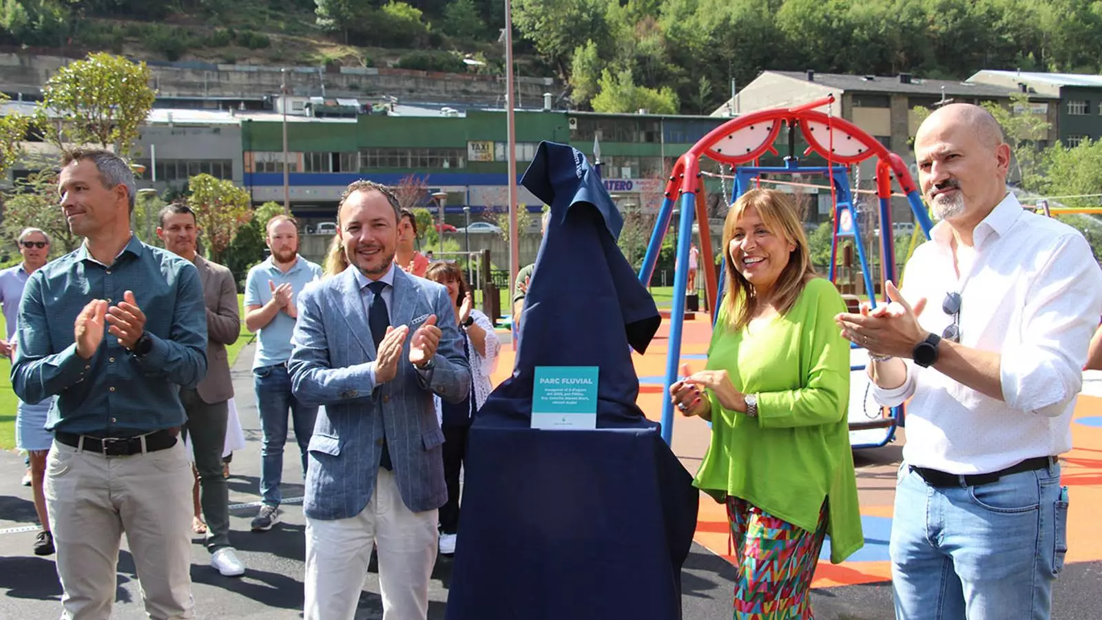 Autoritats inaugurant el nou espai.