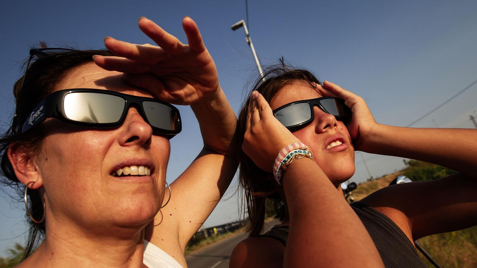 Enjoying the total solar eclipse in Lleida