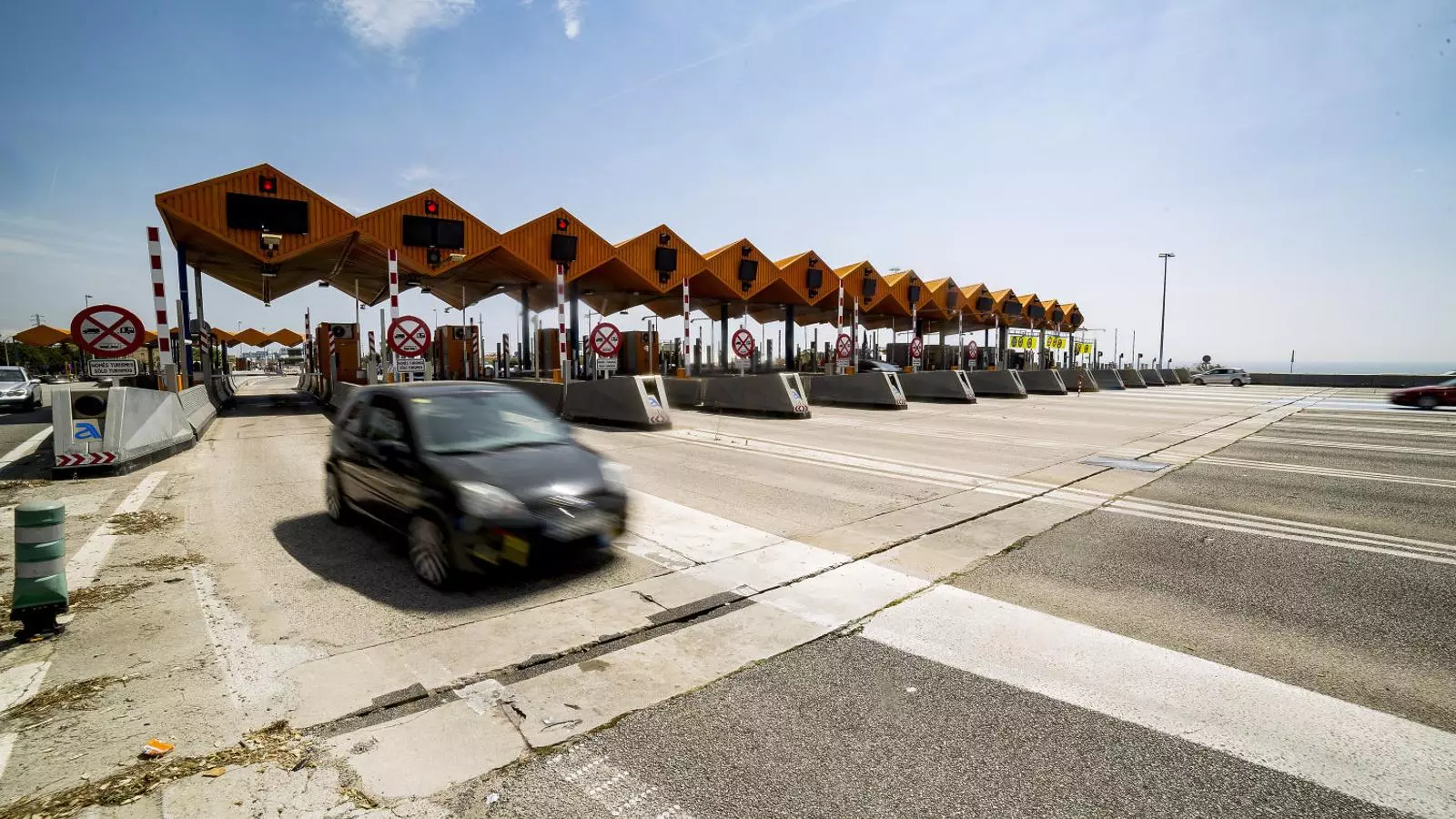 Les barreres de peatge, com aquestes de Vilassar, podrien desaparèixer de les autopistes.