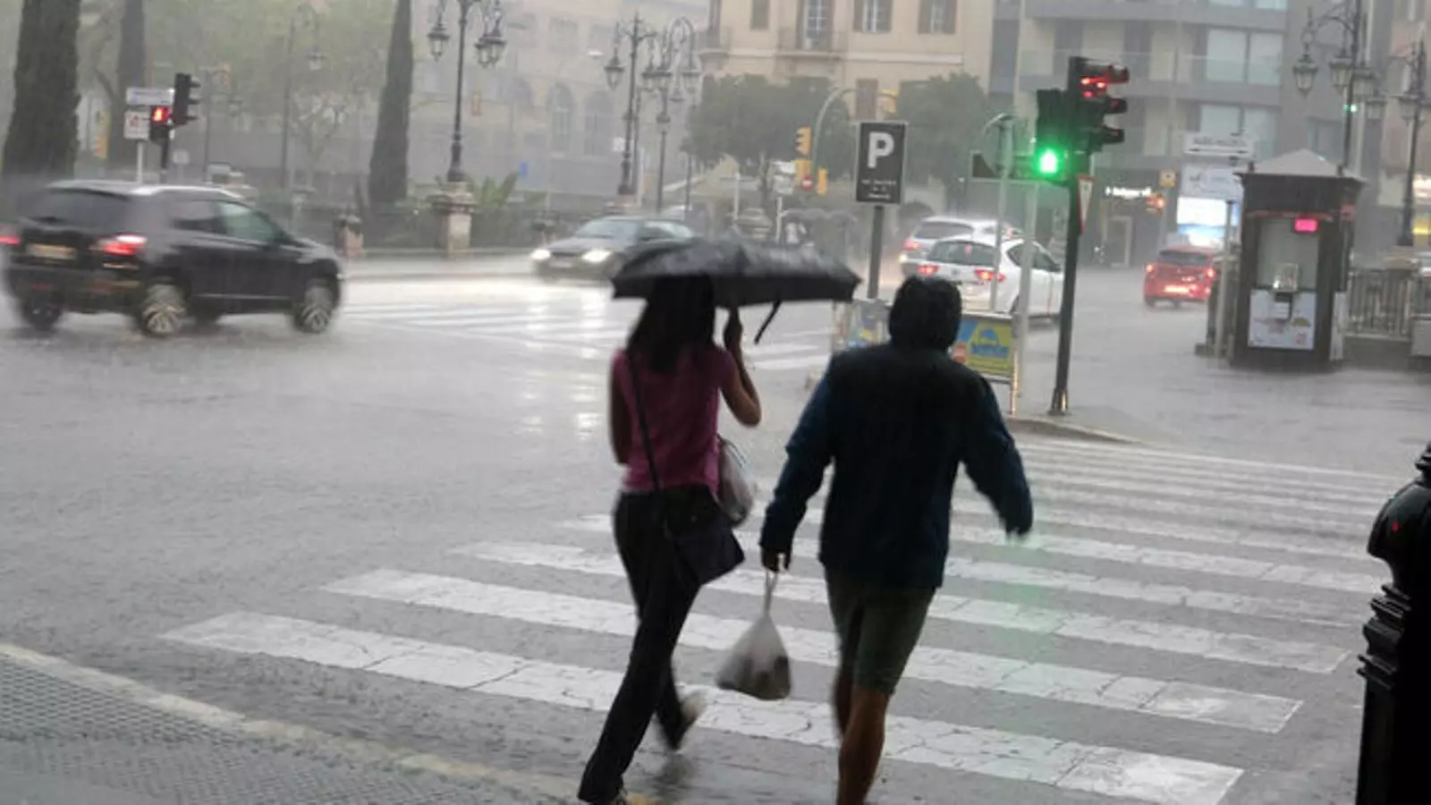 La previsió meteorològica és de fortes tempestes / ENRIQUE CALVO