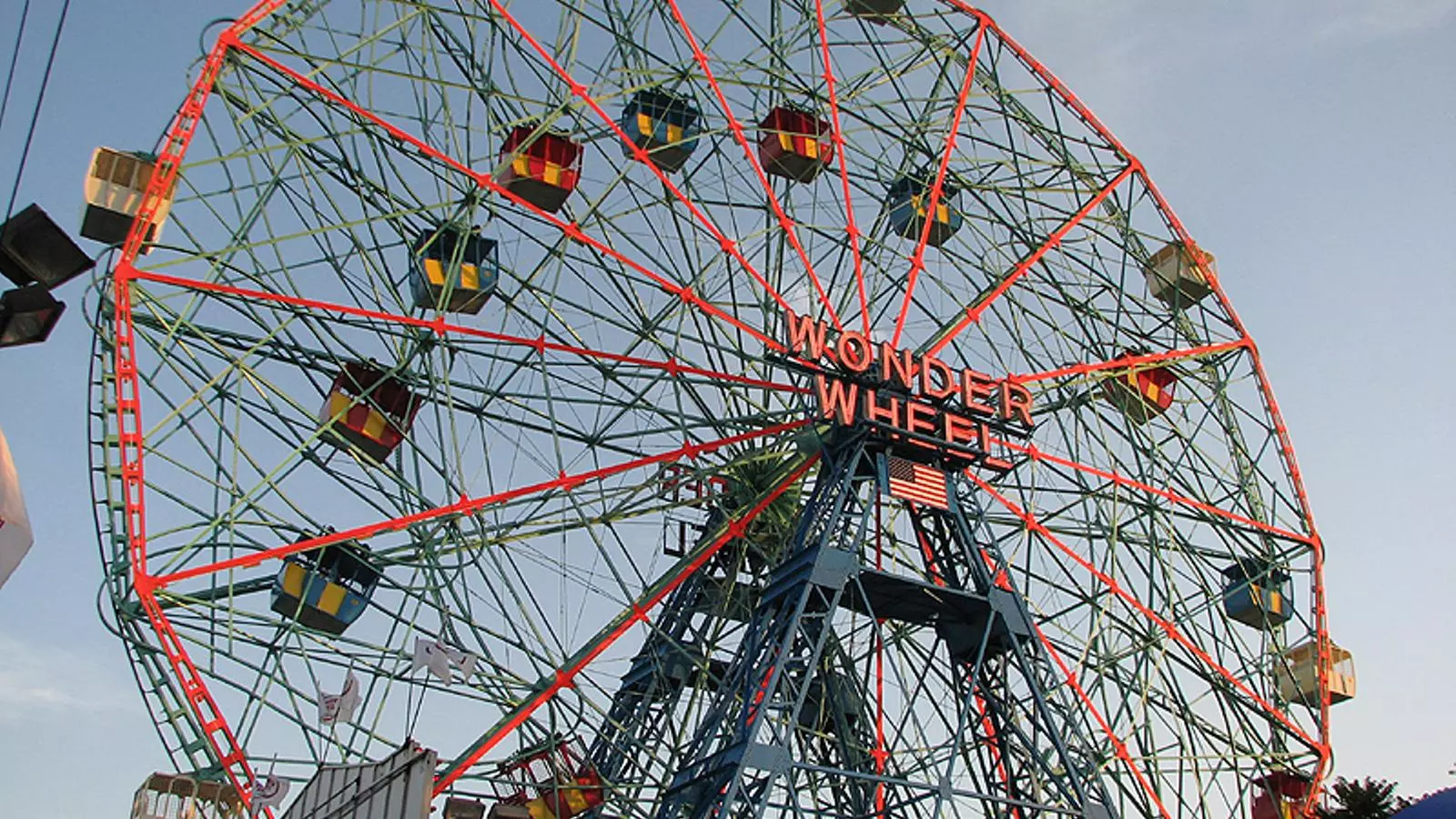 Imatge de la icònica nòria del parc d'atraccions de Coney Island