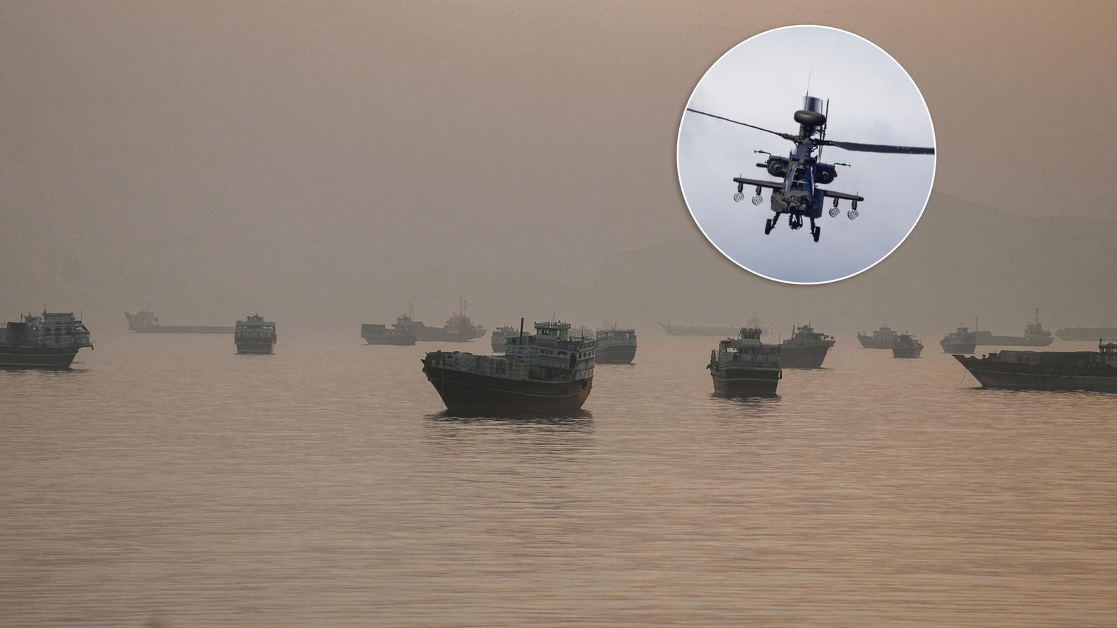 Vagones de carga anclados en el estrecho de Ormuz, en una imagen captada desde Musandam (Omán), con un helicóptero Apache.