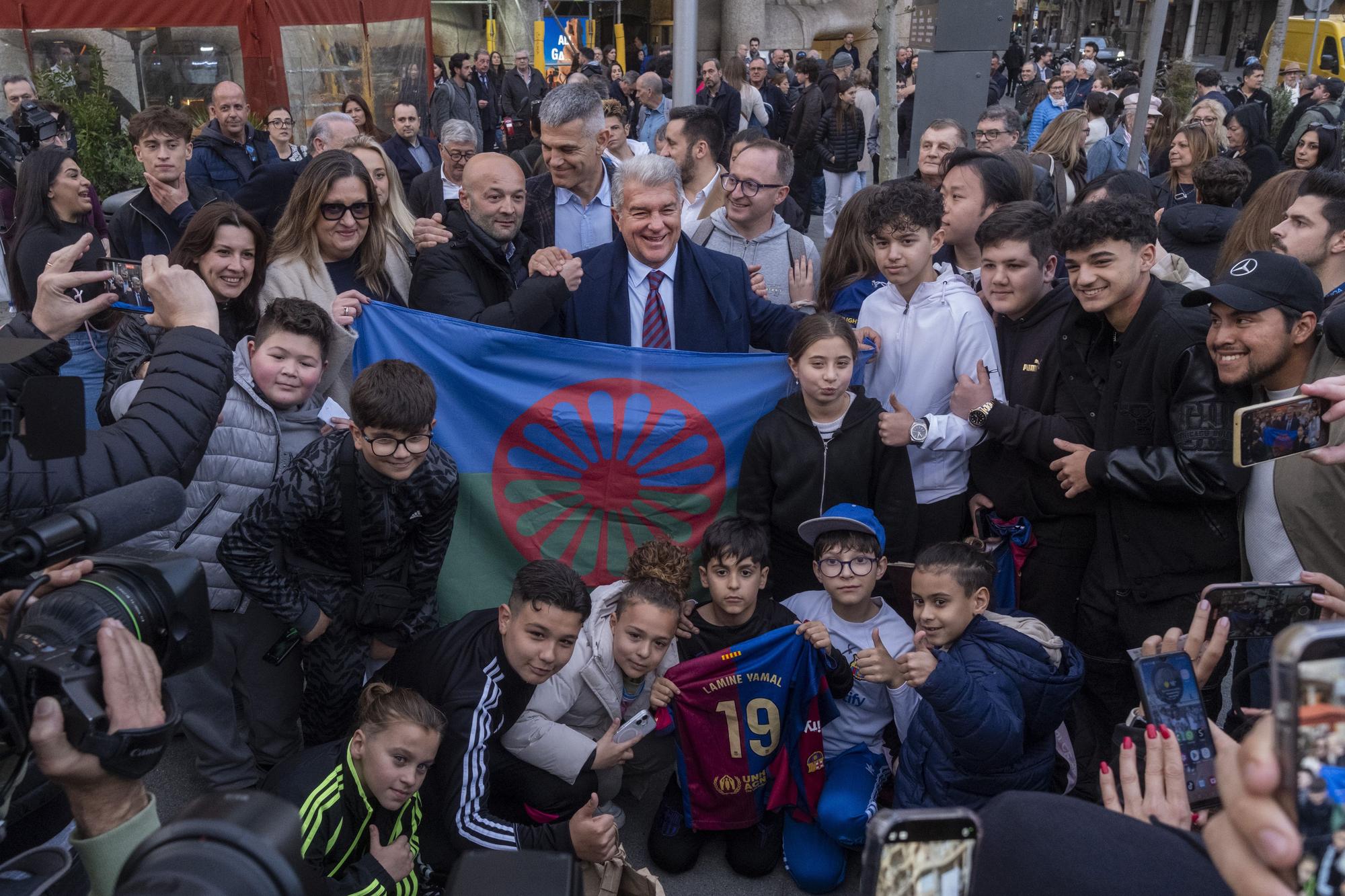 Joan Laporta amb seguidors del Barça
