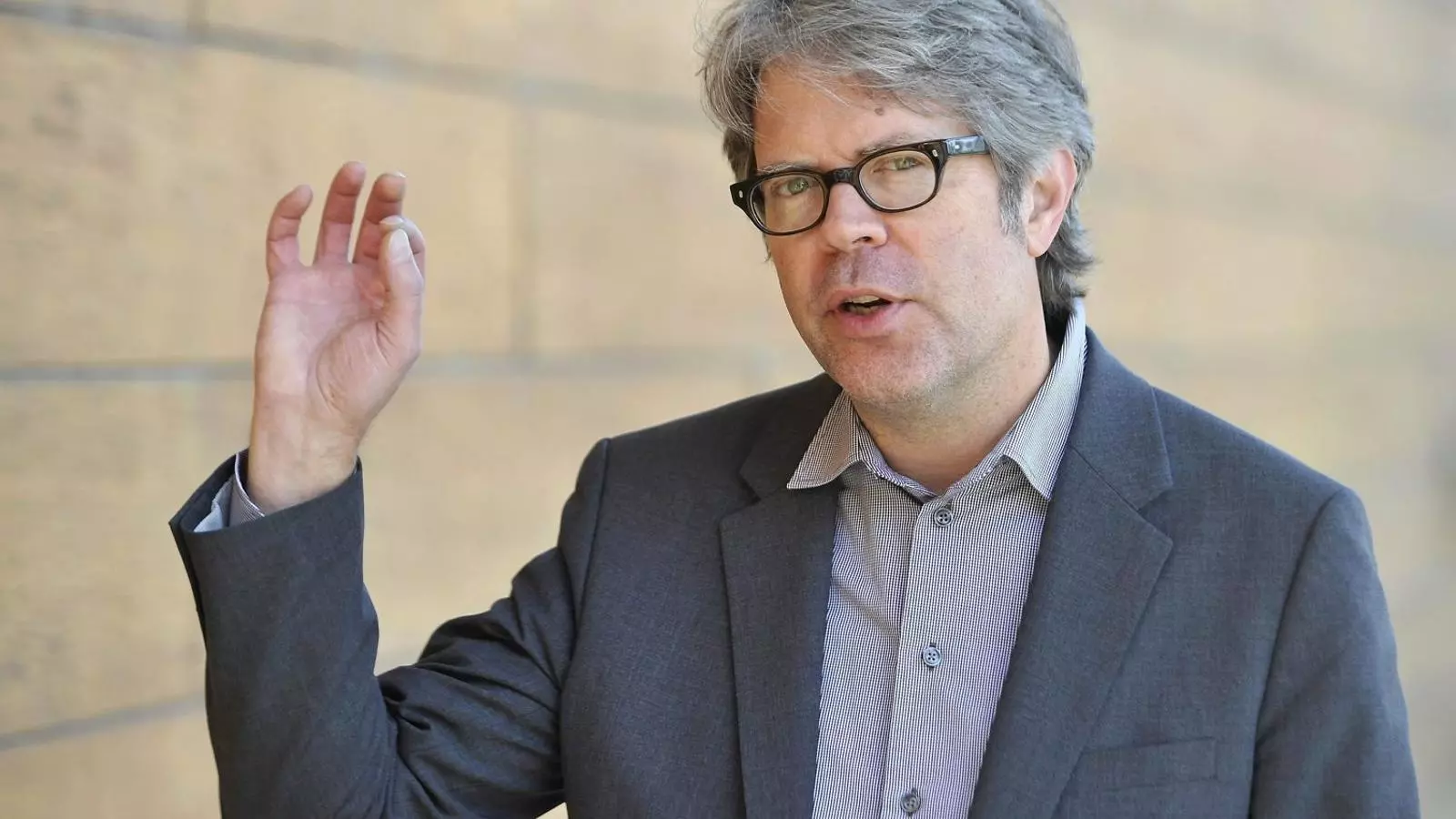 Jonathan Franzen: “Si passés més temps ‘online’ tindria més por de Google”