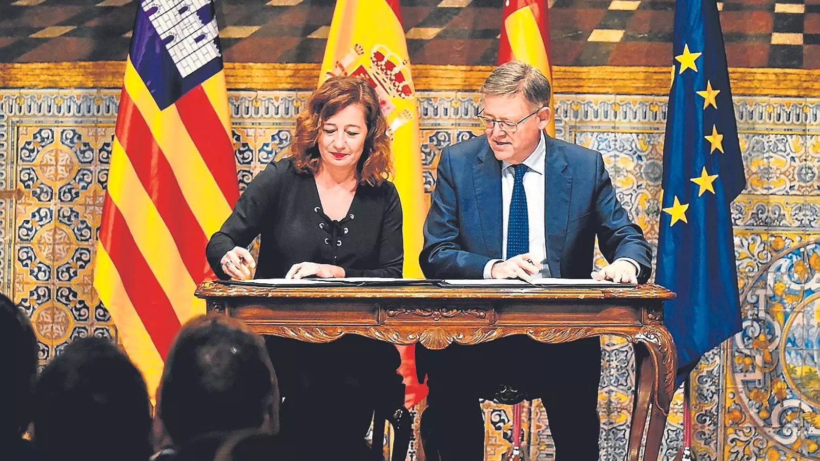 Armengol i Puig firmen la Declaració de València en la cloenda de la cimera.