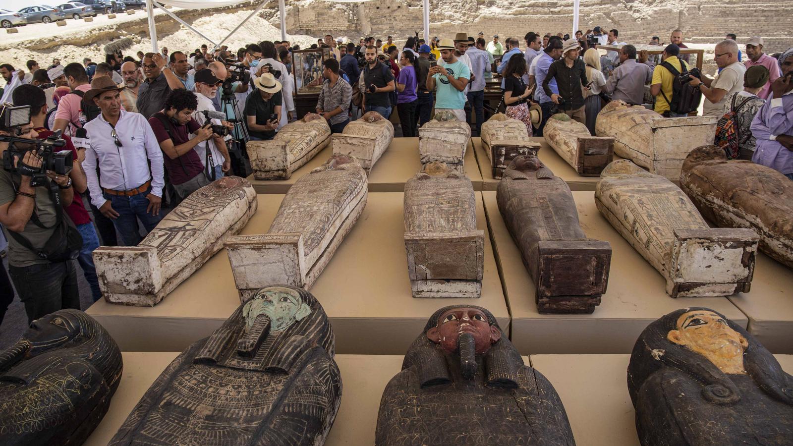 Los medios acceden al cementerio sagrado de los animales, donde hay las tumbas que se han encontrado este año a Saqqara y que datan del Periodo Tardío