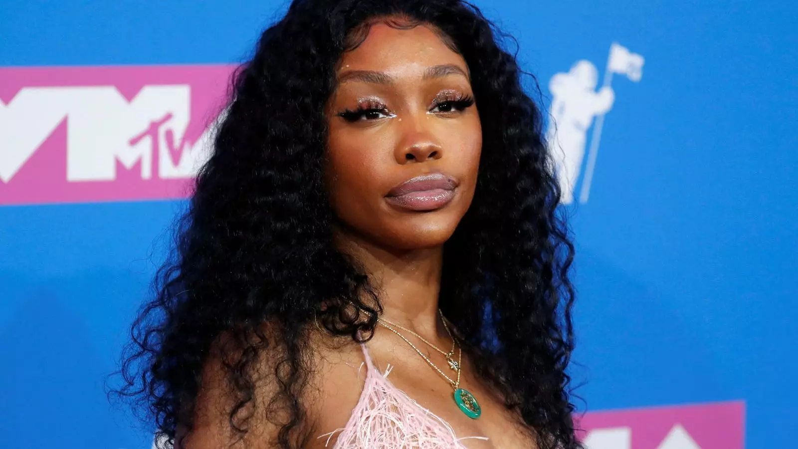 La cantant SZA va denunciar en un tuit que una empleada de Sephora havia cridat a seguretat pensant que ella robava.