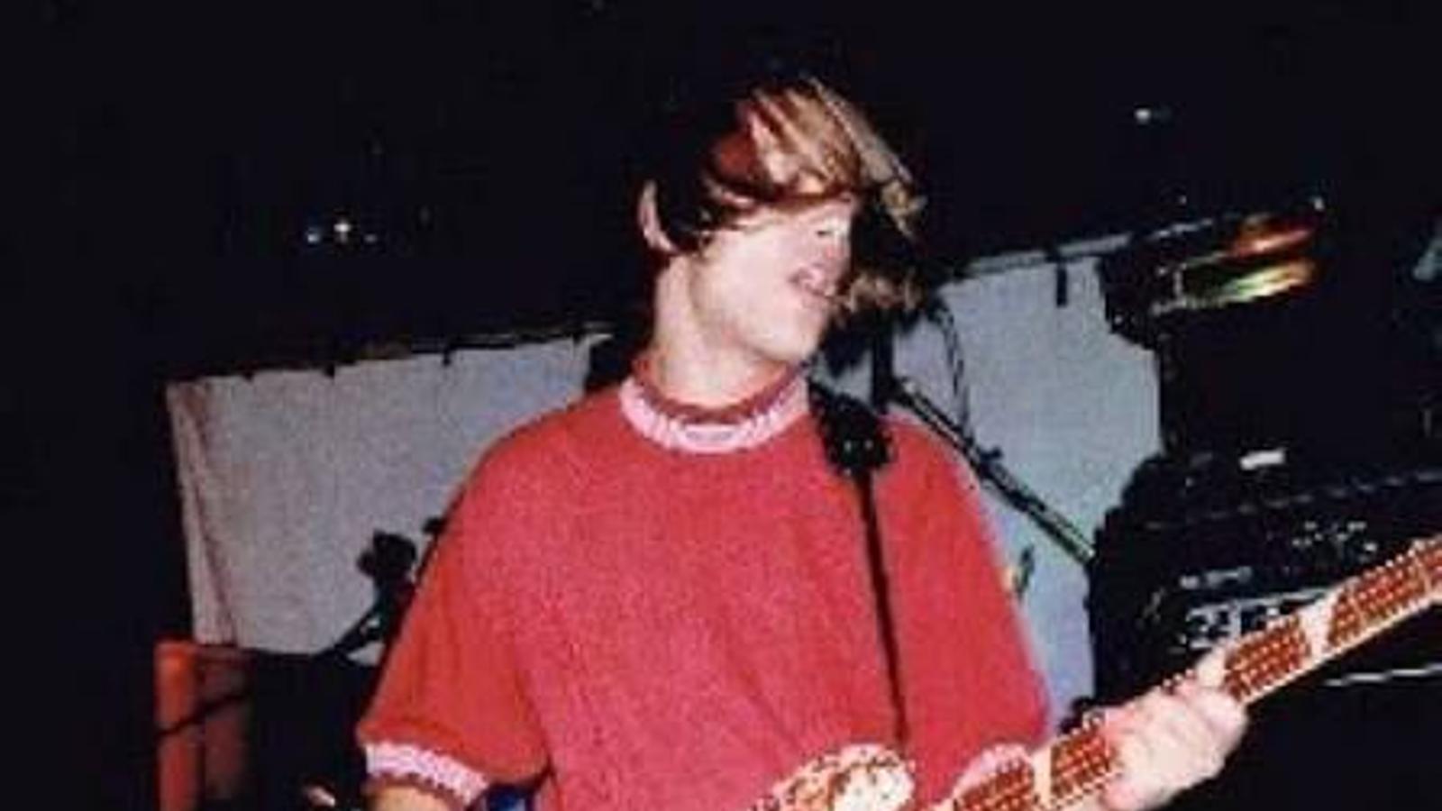 The Stone Roses bassist dies.