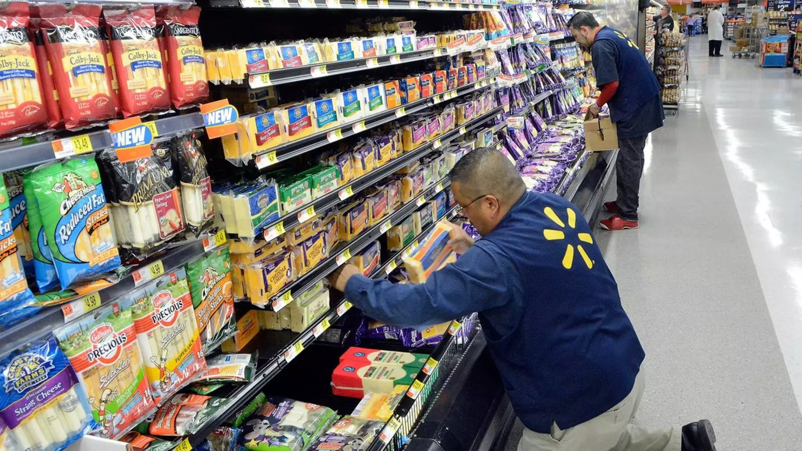 Els empleats de Walmart acabaran tenint amb el temps més oportunitats i possiblement un salari més alt que els empleats d’una botiga d’ultramarins.