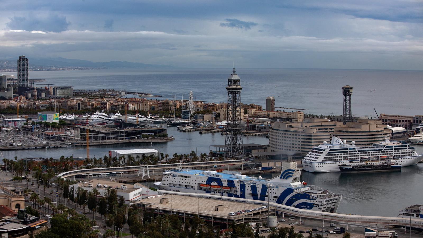 Panorámica del Puerto de Barcelona.