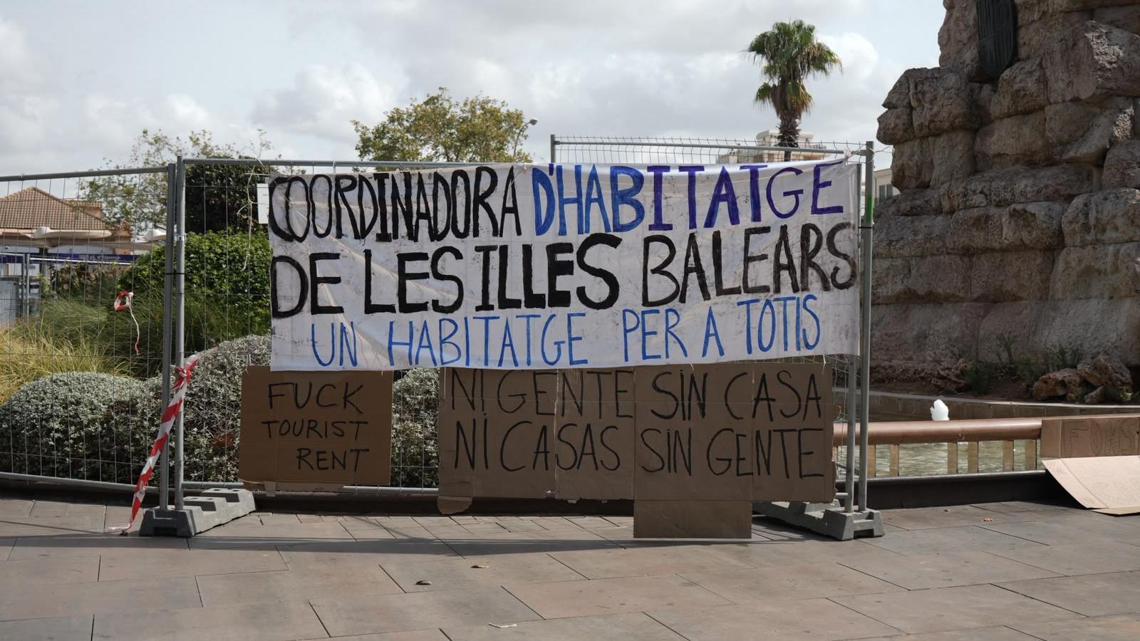 Una de les pancartes de l'acampada.