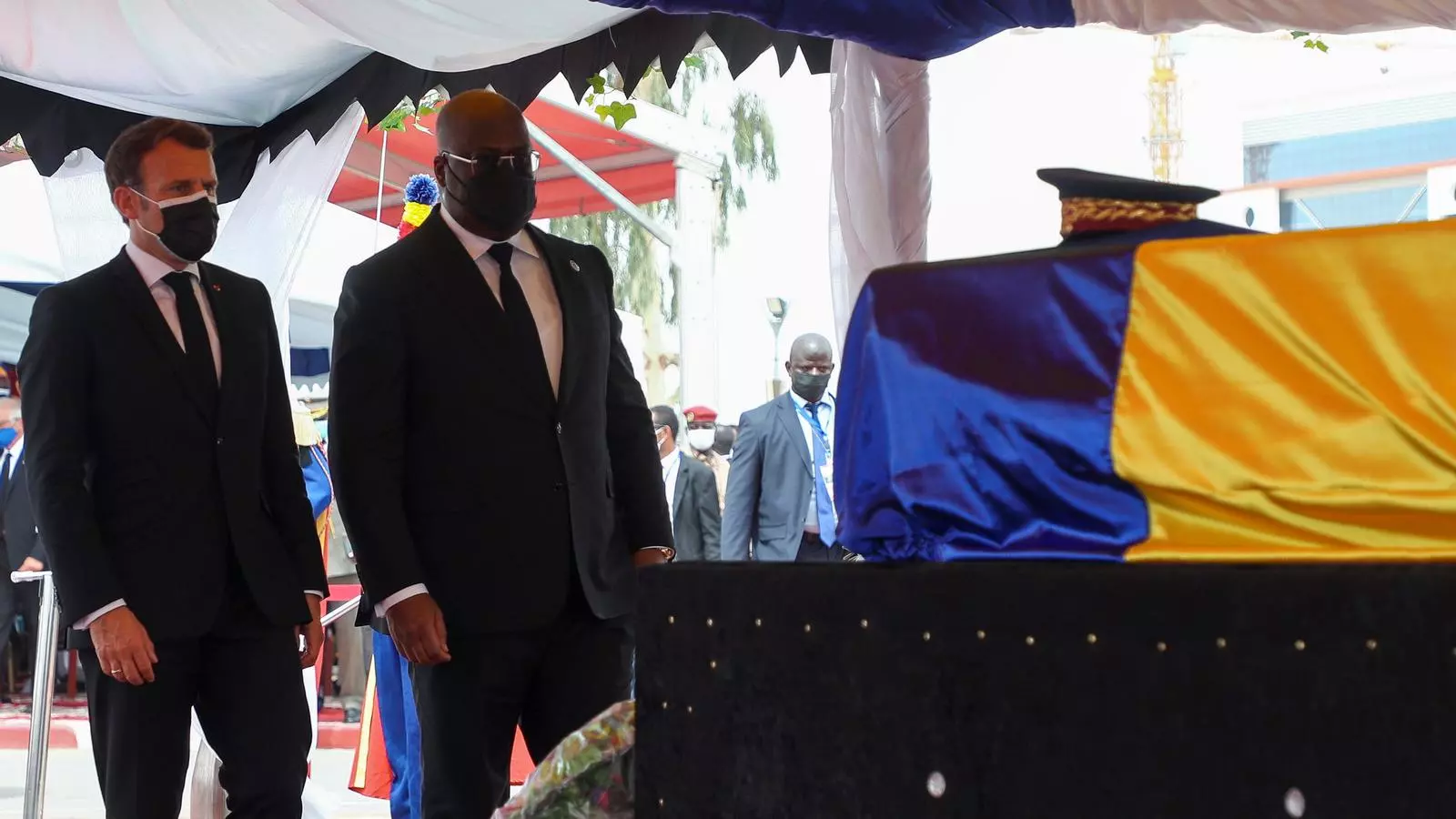 El president de França, Emmanuel Macron, i el de la República Democràtica del Congo, Felix Tshisekedi, aquest divendres durant el funeral del president del Txad Idriss Déby