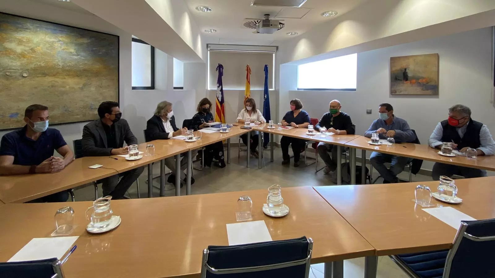 Imatge de la reunió entre el Govern i els sindicats