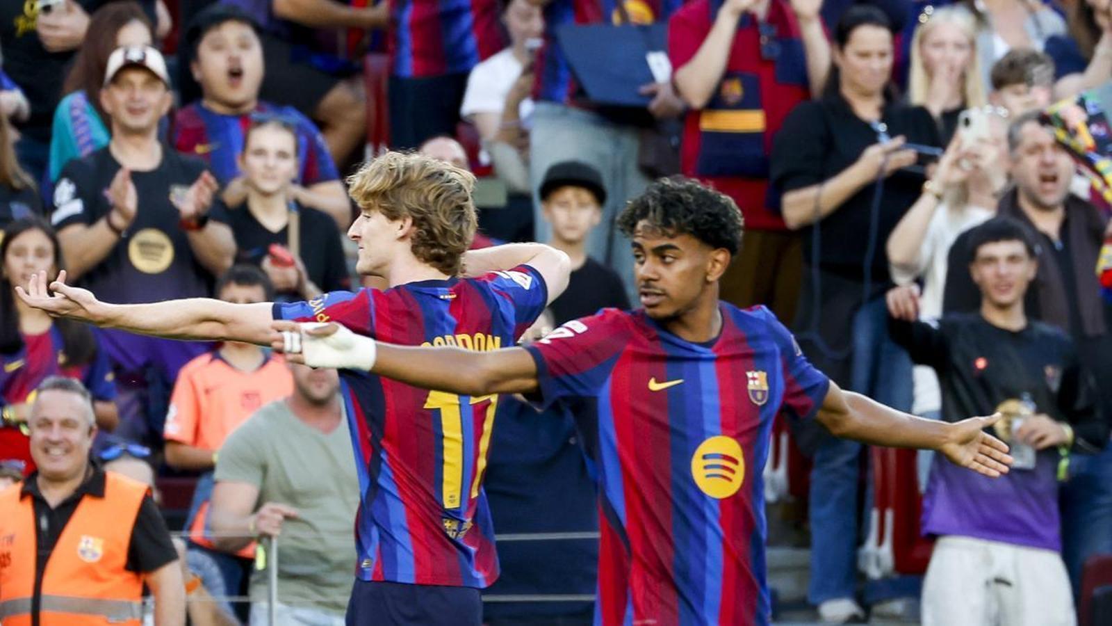 Gordon y Lamine Yamal, celebrando el primer gol del Barça contra el Getafe