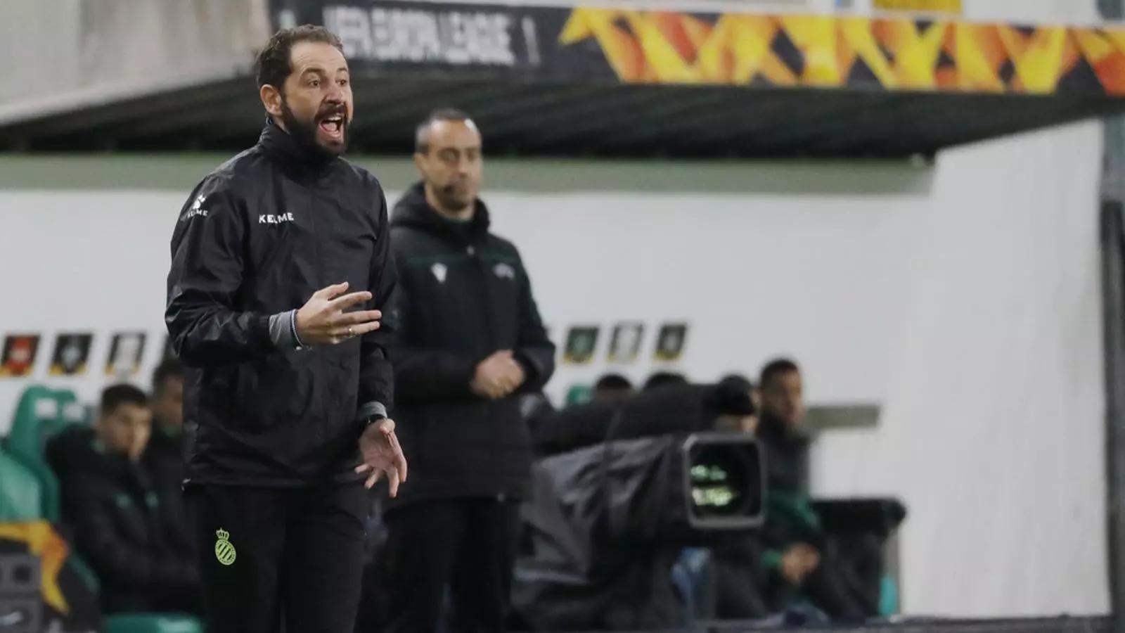 Pablo Machín dona indicacions durant el partit contra el Ferencváros
