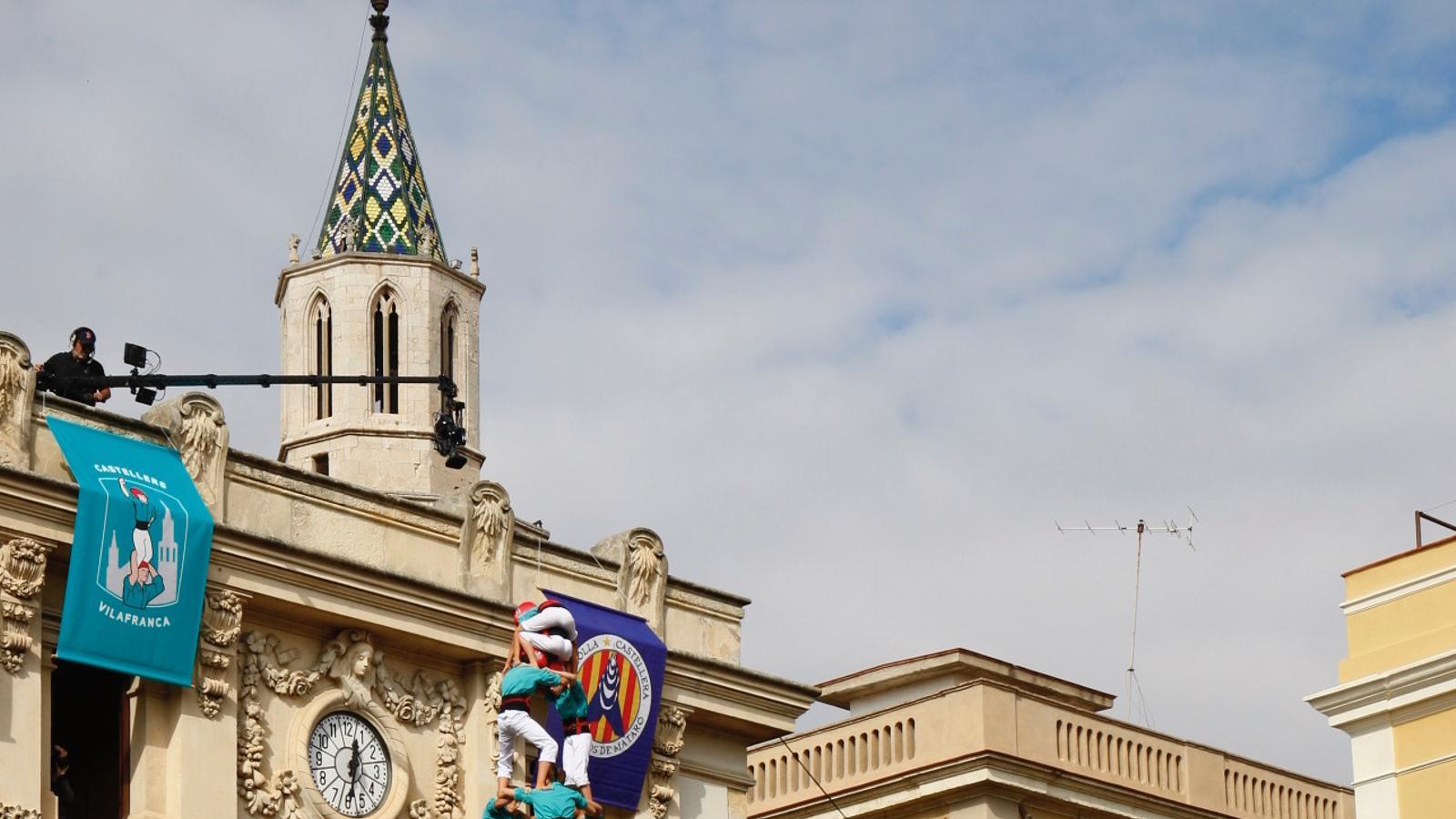 Els Castellers de Vilafranca completen el 3d10fm i el 2d8 sense folre en la diada de Tots Sants