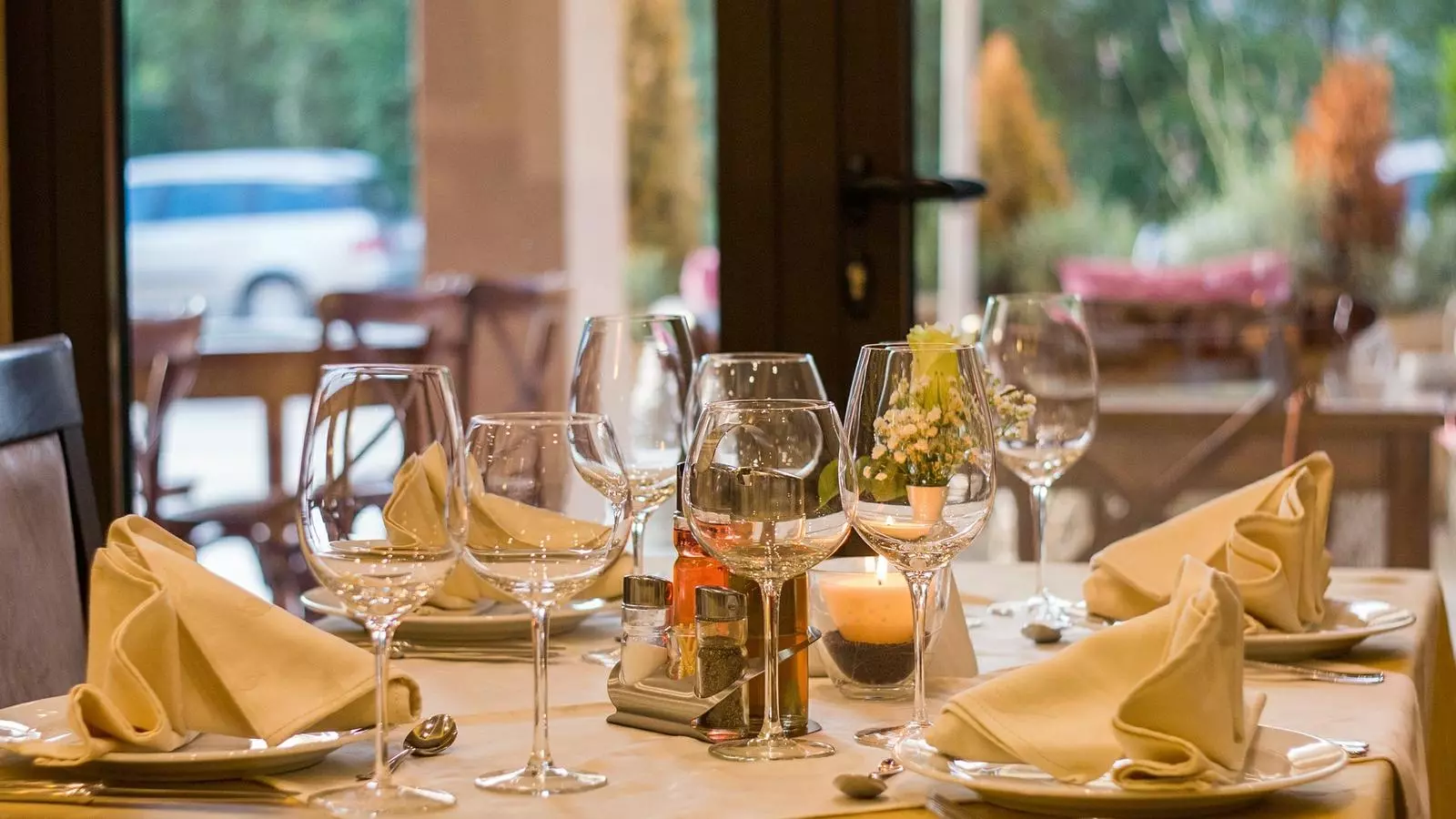 Imatge de la taula d'un restaurant. / Pixabay