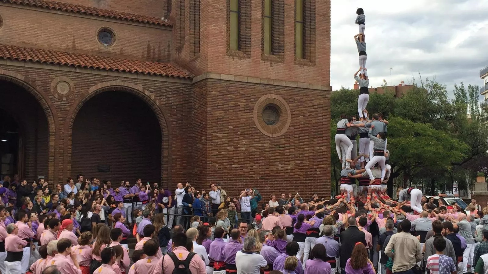 Els Castellers de Sants completen el 4d8a a Cornellà