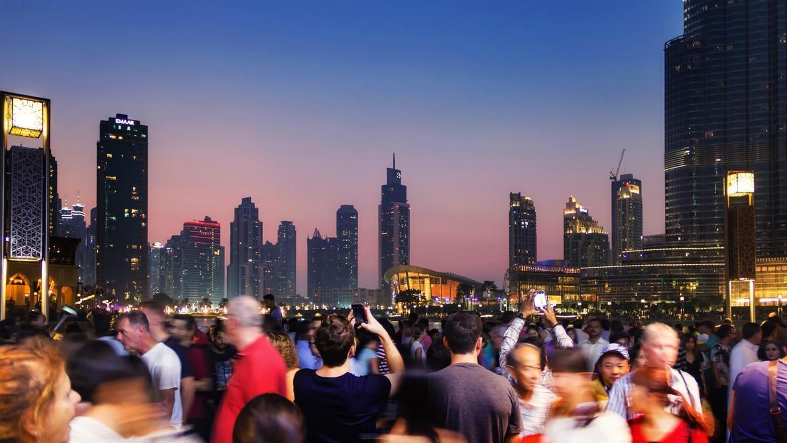 La ciudad de Dubái, los Emiratos Árabes