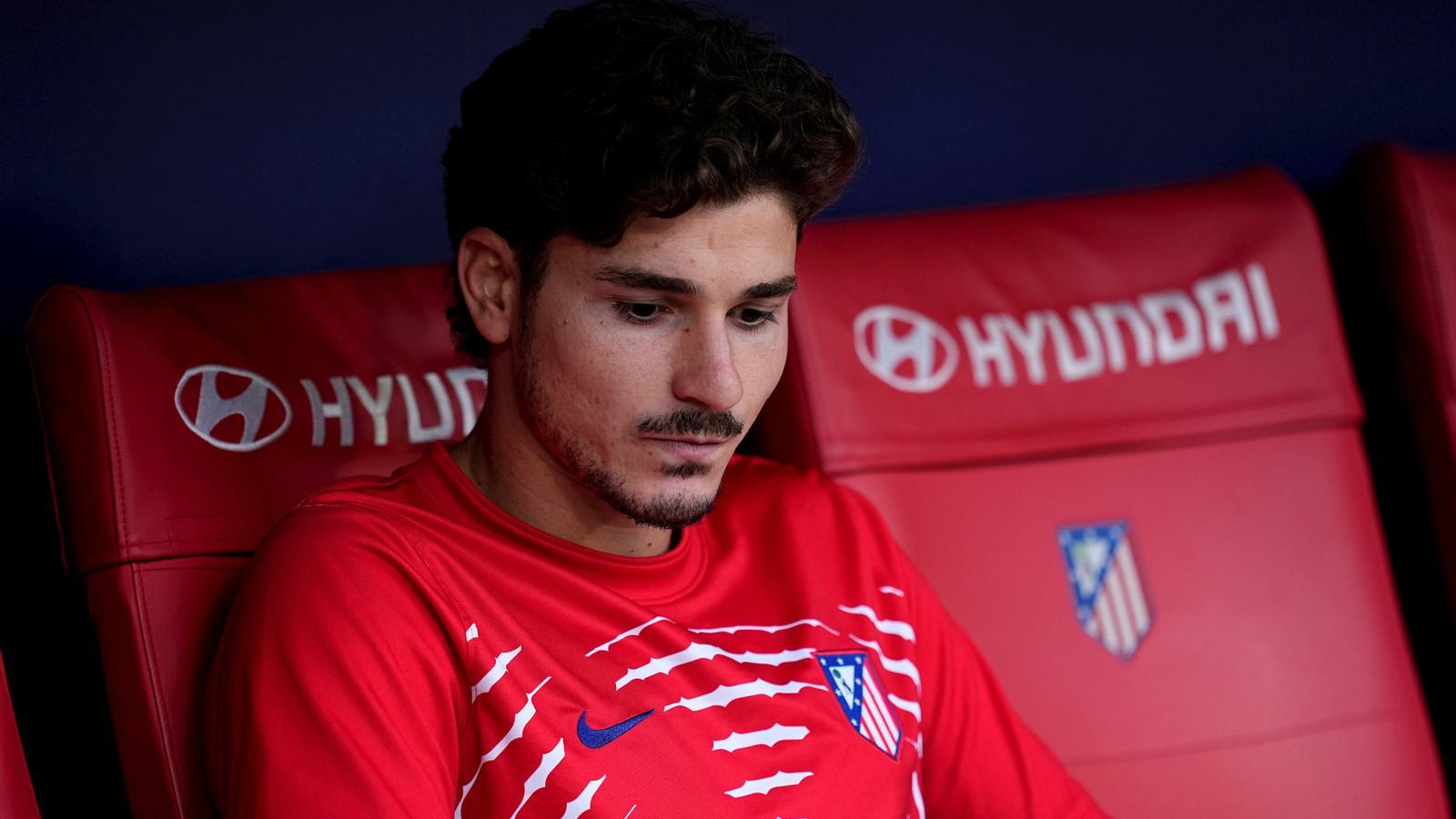 Julian Alvarez, on the bench, during Atletico de Madrid-Villarreal