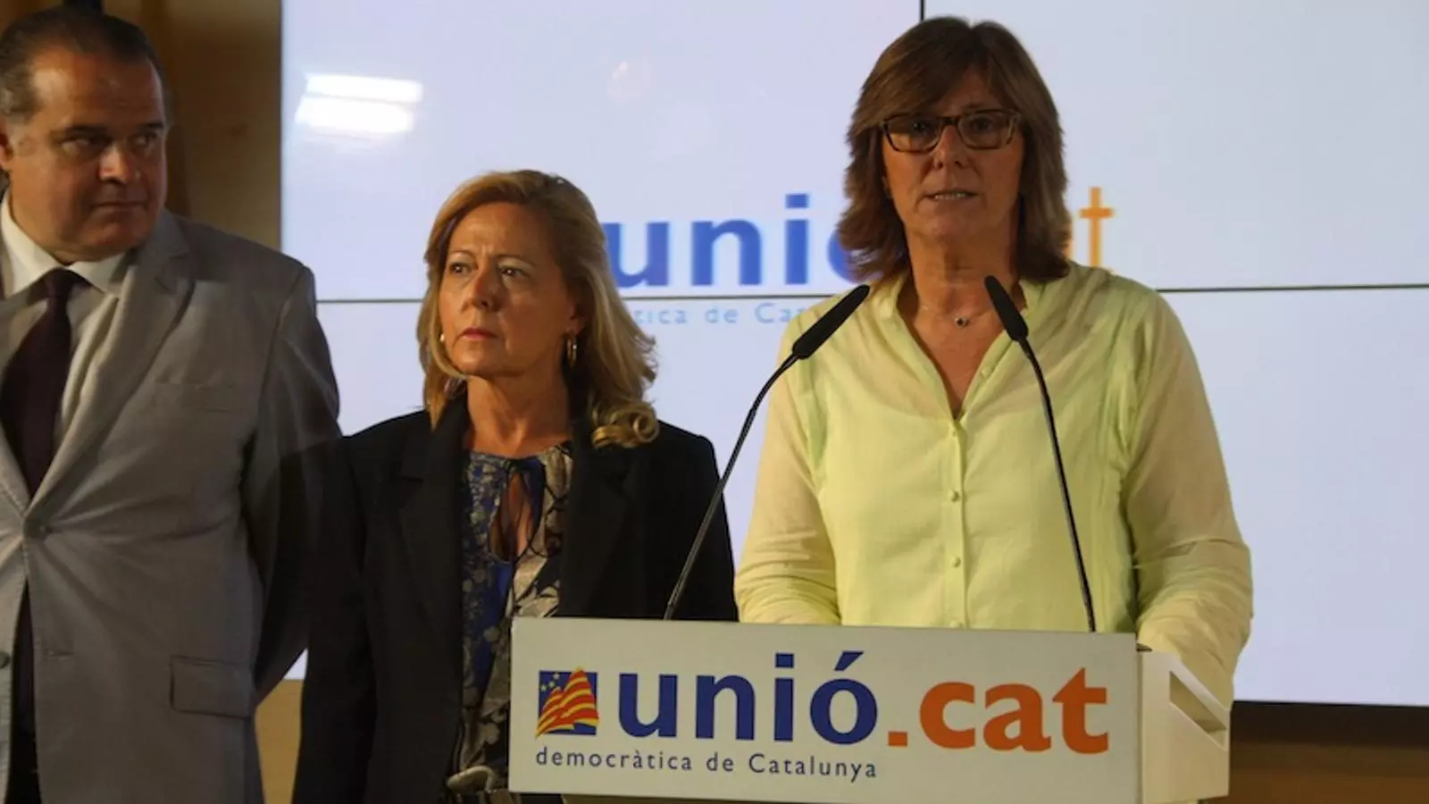 La Presidenta de l'òrgan de control, Pilar Fernández Bozal, compareix a la seu del partit a Barcelona per oferir les primeres dades de participació / ACN