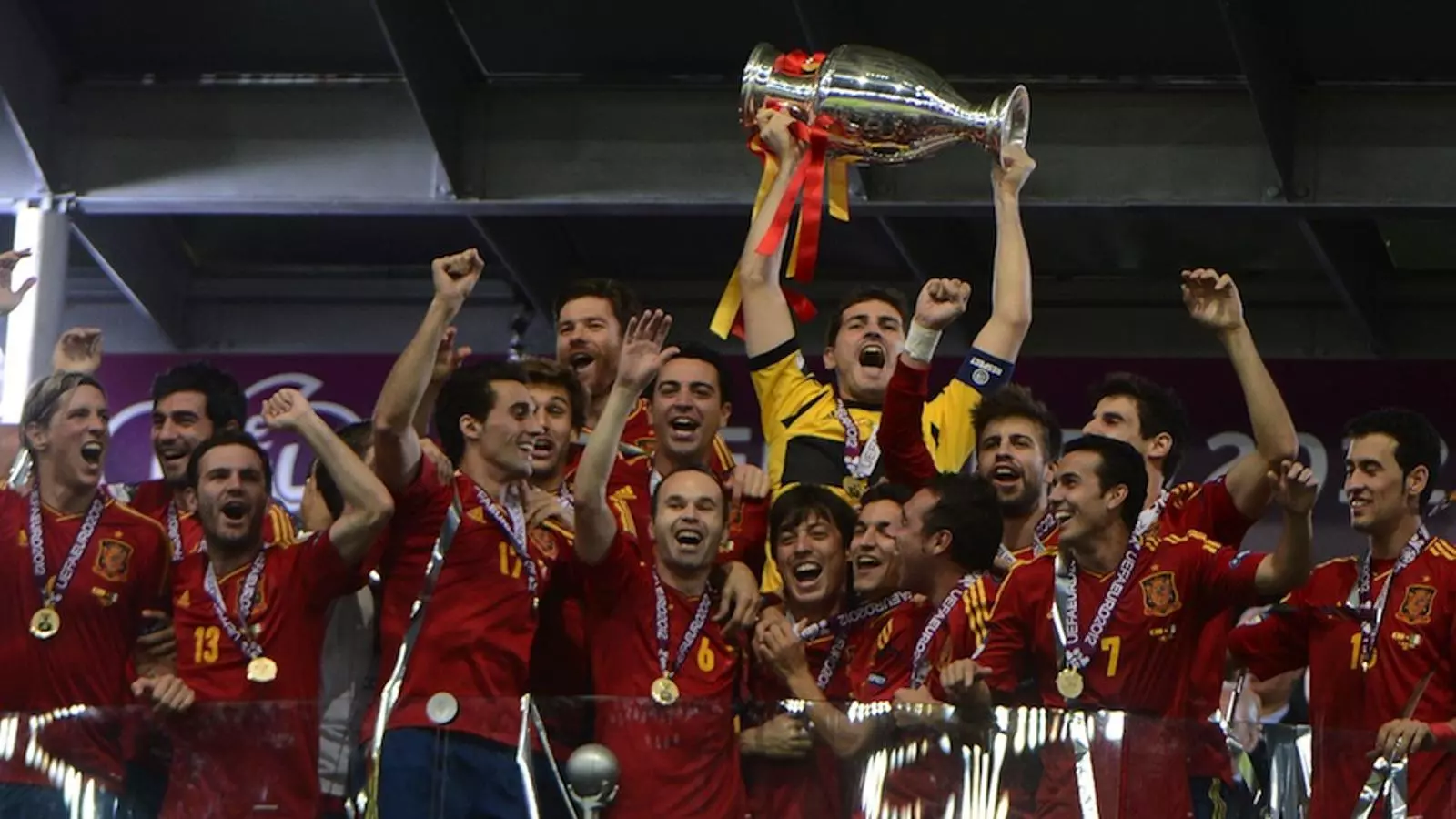 Iker Casillas aixeca l'Eurocopa