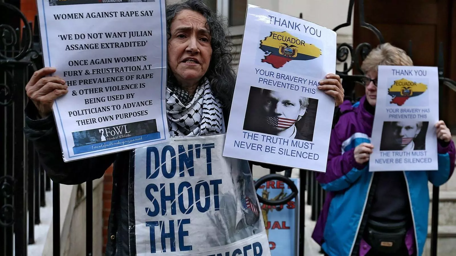 Manifestants a Londres reclamant la llibertat per al fundador de Wikileaks, Julian Assange.