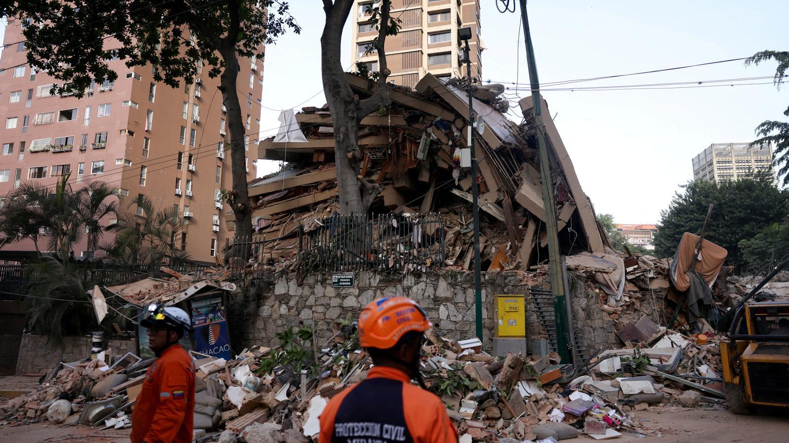 A building collapsed by earthquakes in Venezuela, in Caracas.