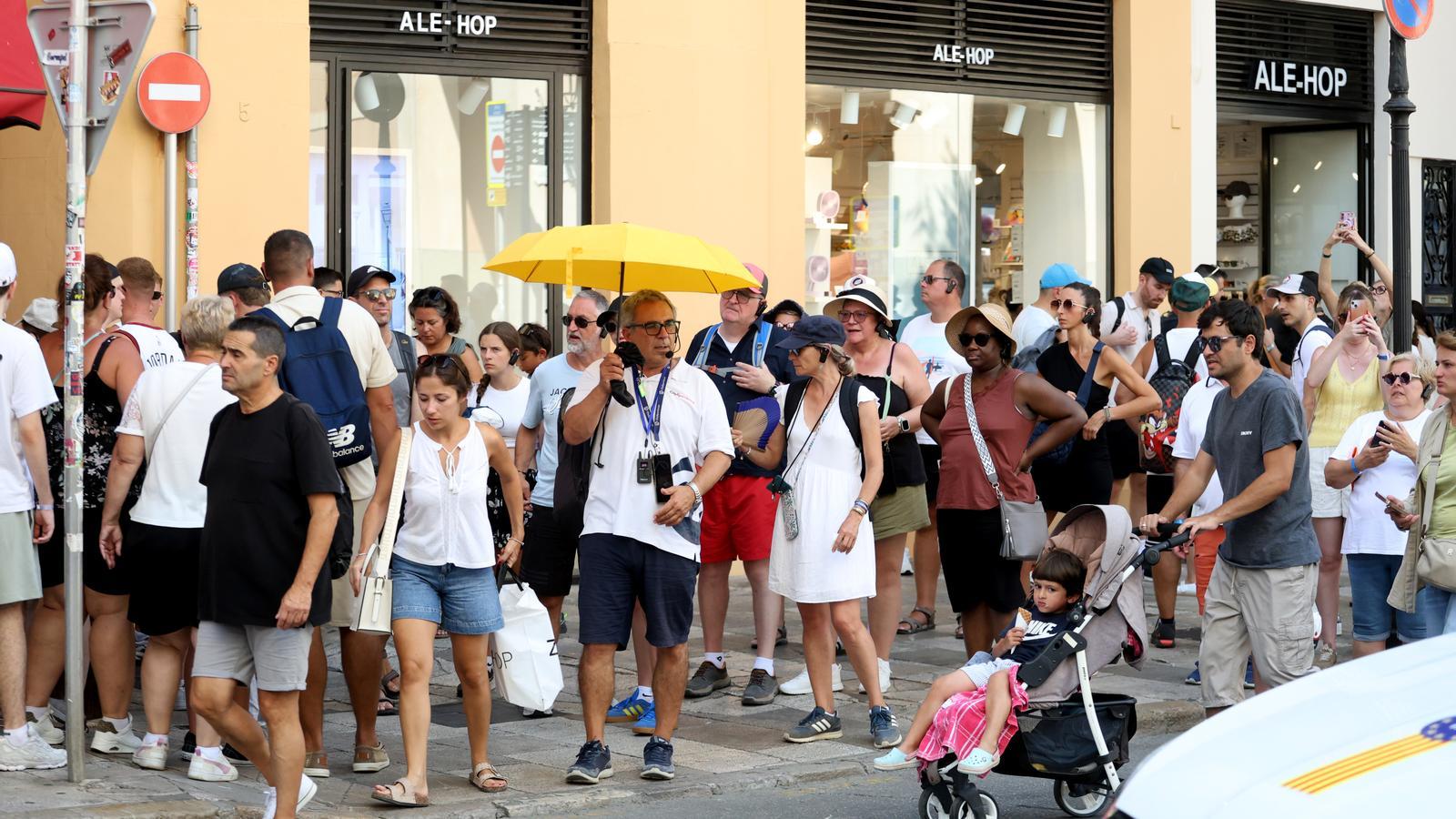Touristen im Zentrum von Palma.