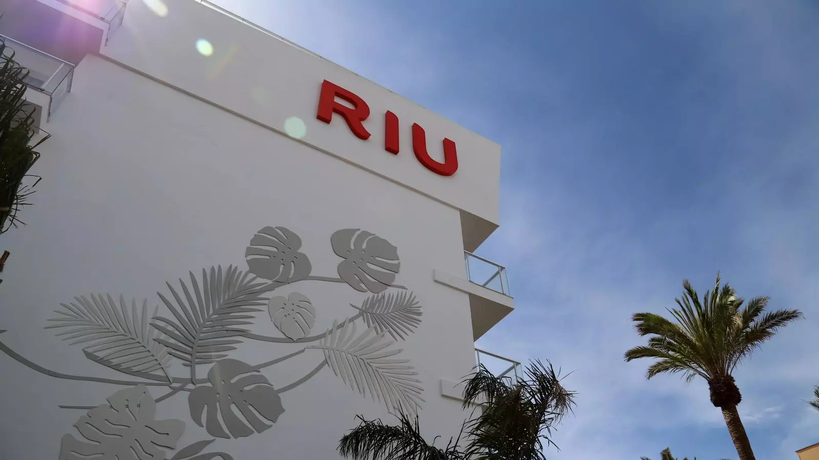 La cadena manté oberts prop de 65 dels 100 hotels que té arreu del món.
