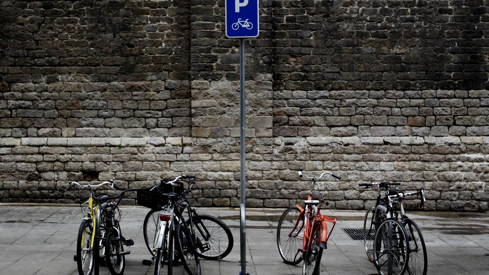 Imagen de archivo de un aparcamiento de bicicletas en Barcelona
