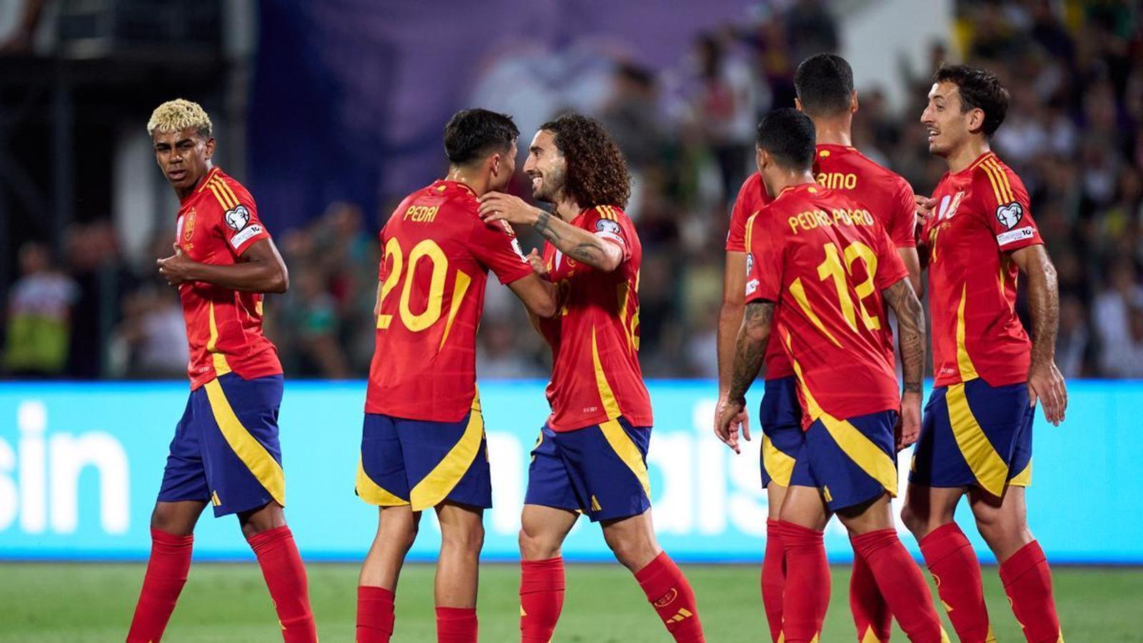 Spain scores a thrashing in World Cup qualifiers with a goal from Cucurella