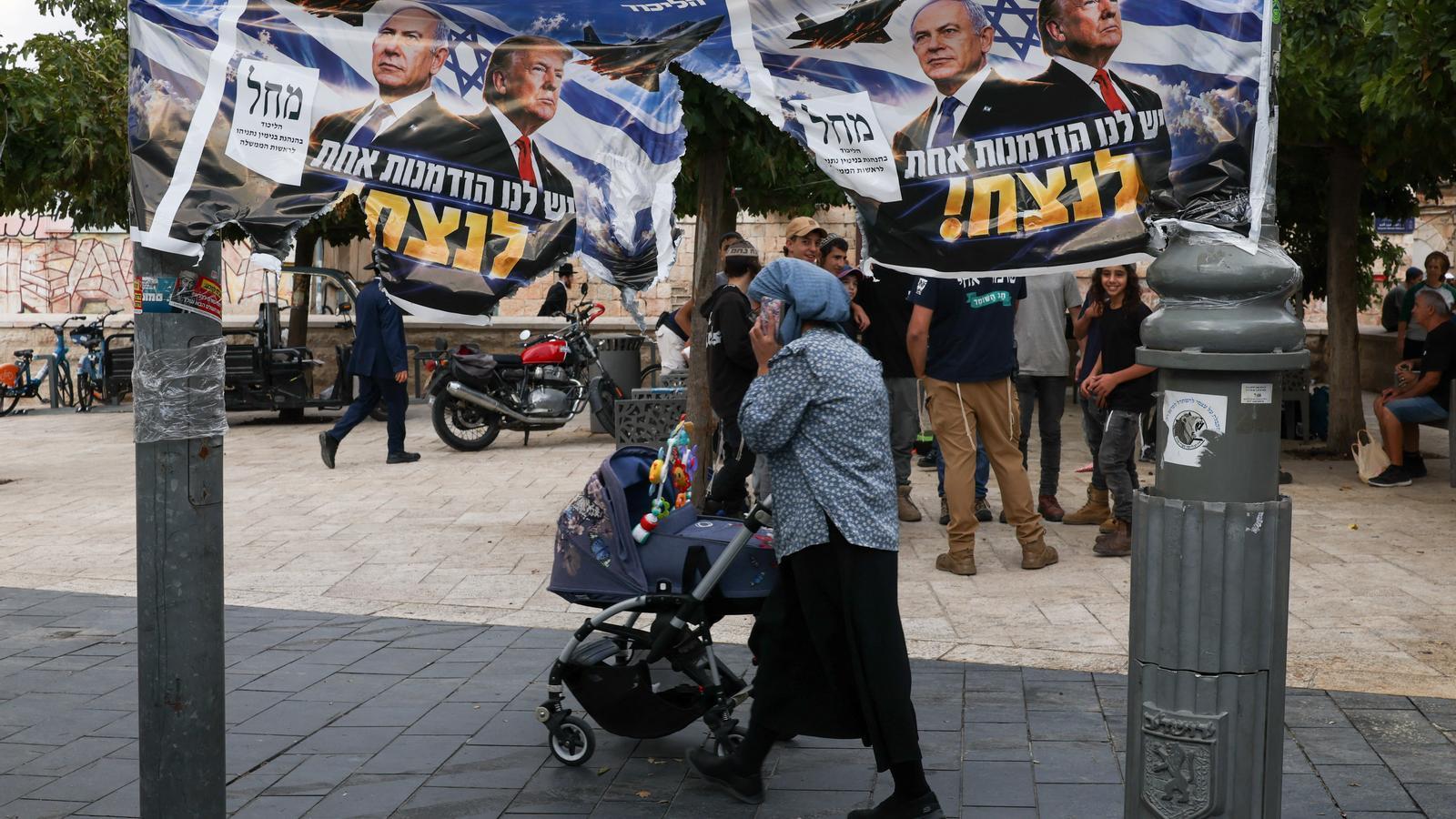 A banner with the image of the Israeli prime minister, Benjamin Netanyahu, and the president of the United States, Donald Trump, the day after the national elections, in Jerusalem.