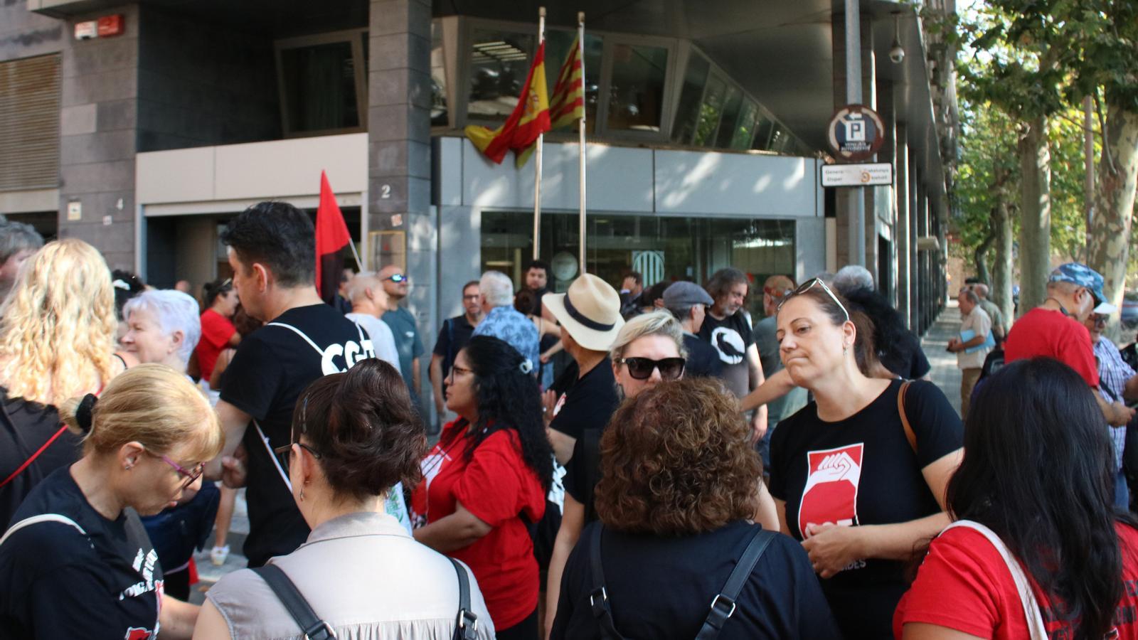 Concentration organized by the CGT in front of the Territorial Services of Labor building in Barcelona in memory of Montse Aguilar.