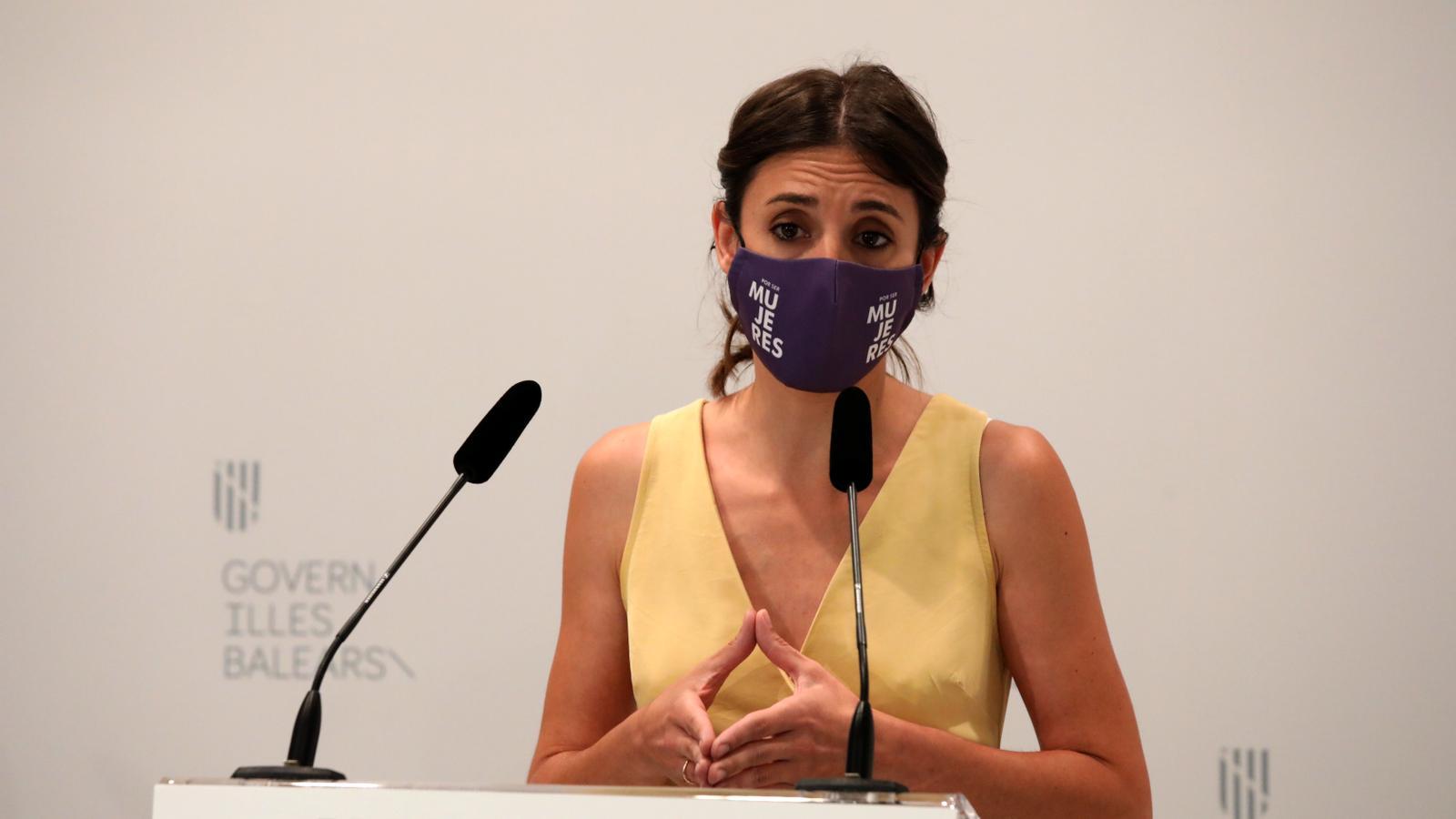 La ministra d'Igualtat del govern espanyol, Irene Montero, a una roda de premsa al Consolat de Mar.