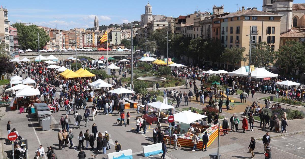 Foto d'una plaça a Girona'