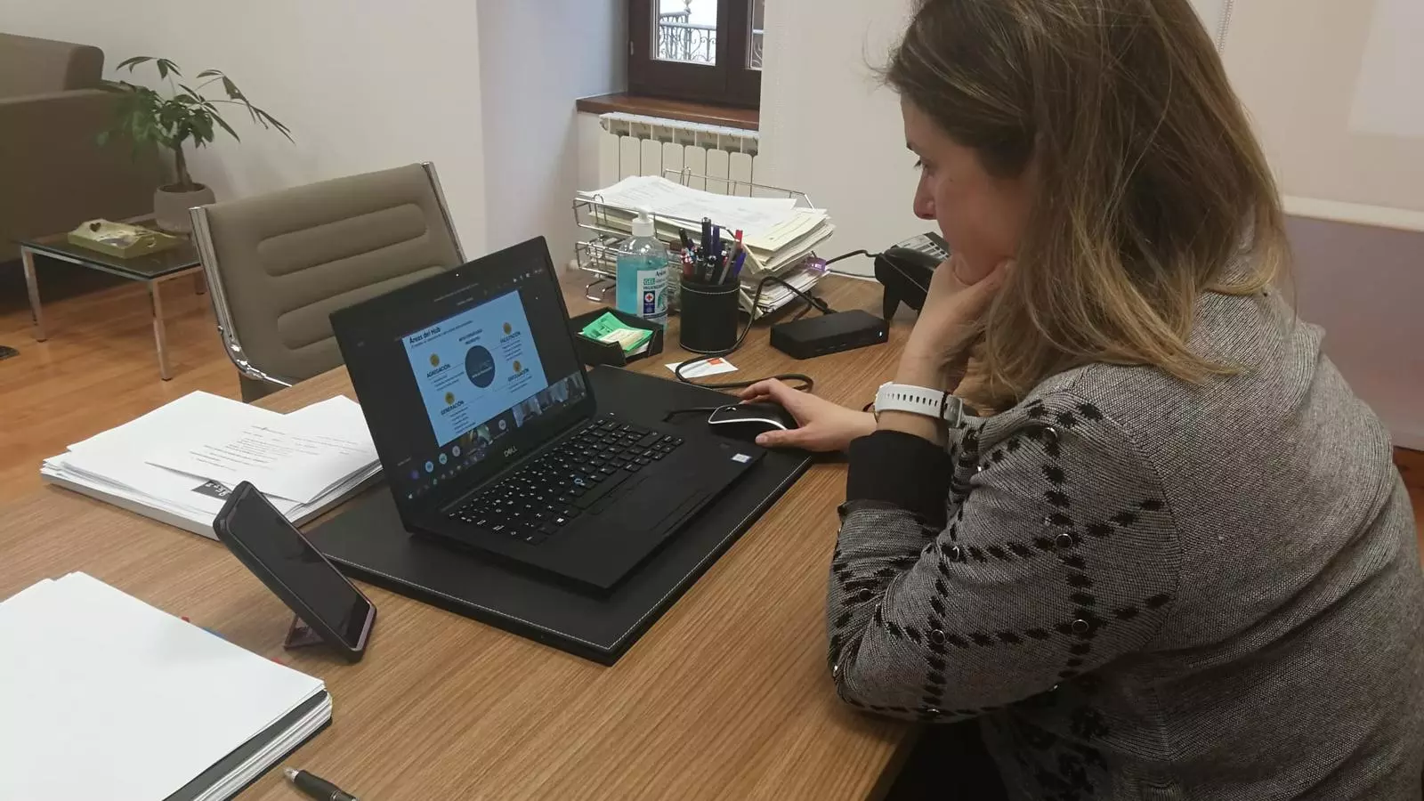 Amassada telematica dera sindica damb era directora d’Estrategia en Innovacion, Educacion e Inversions dera OMT