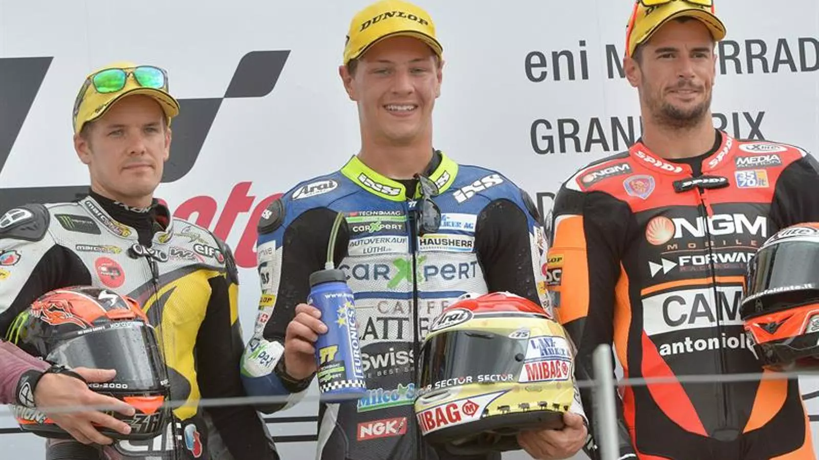 Dominique Aegerter, al costat de Mika Kallio i Simone Corsi