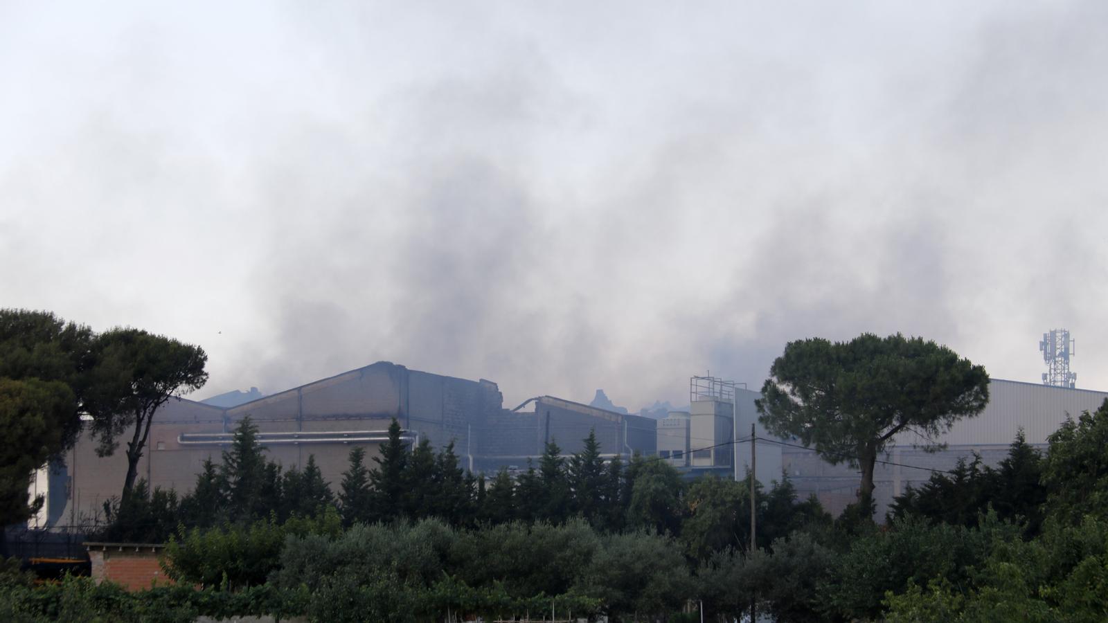 The fire at the fruit company in Lleida is already stabilized.