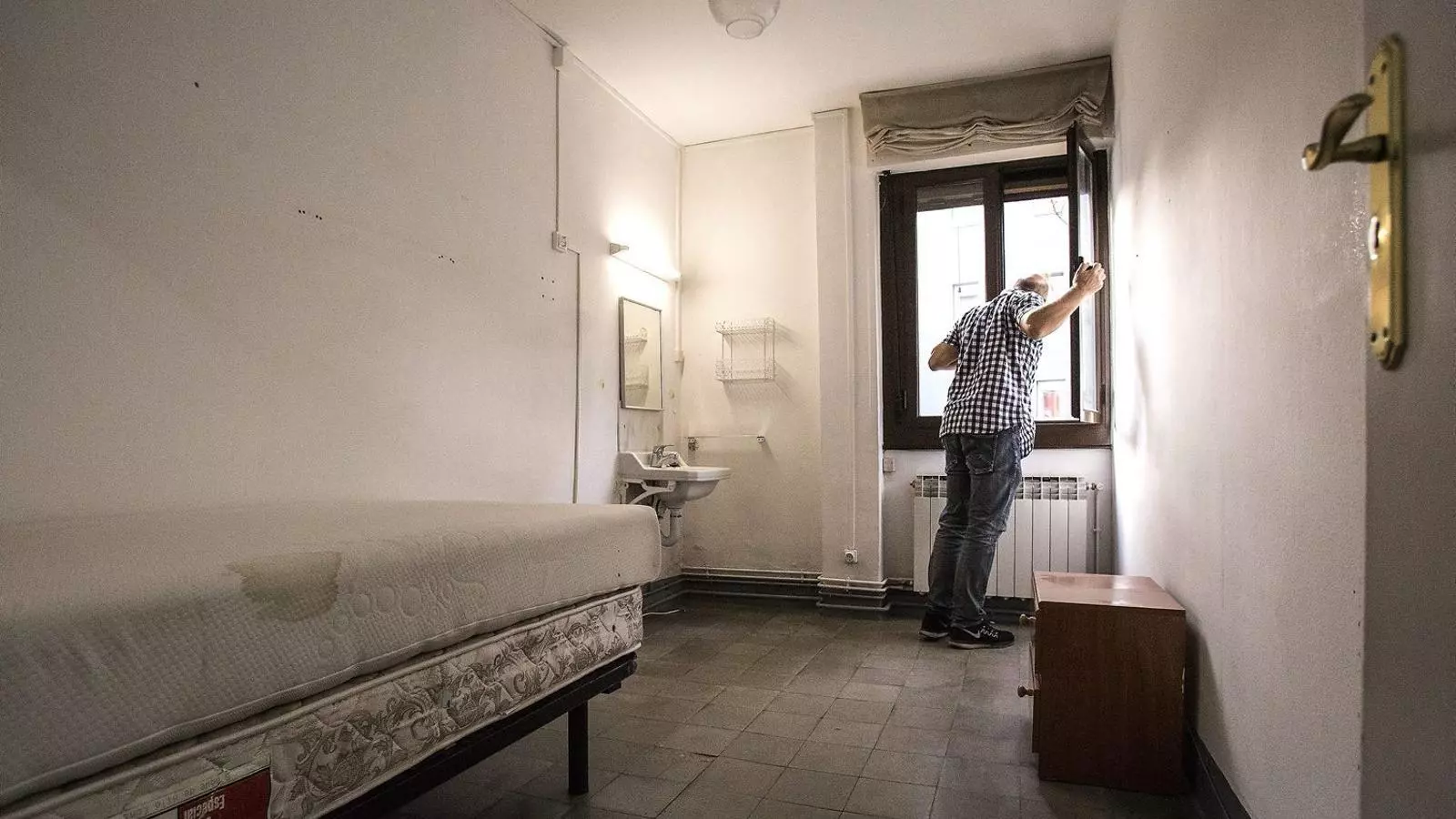 Un dels espais de la Casa Bloc cedits per la Generalitat a Hàbitat3 per acollir 50 persones en risc d’exclusió social.
