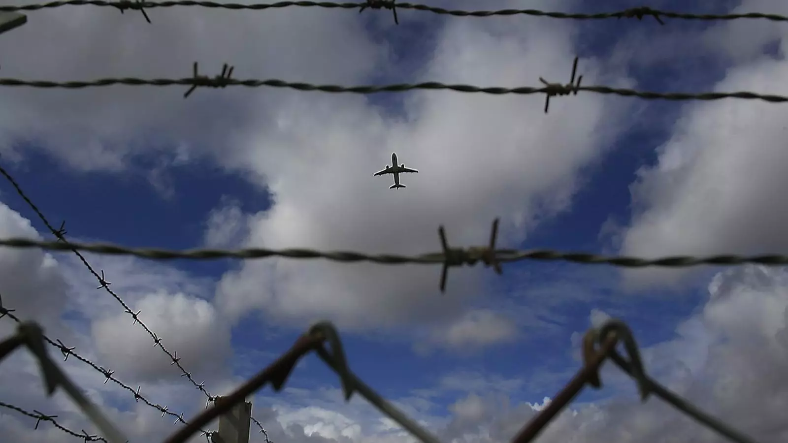 CÚMUL DE FACTORS
L’incendi de Fiumicino de dimecres més l’avaria elèctrica de dissabte al mateix aeroport i les males condicions meteorològiques a les Balears van dificultar l’operativa el primer cap de setmana d’agost,
Inici de vacances i un període clau i de màxim trànsit per a l’aerolínia.