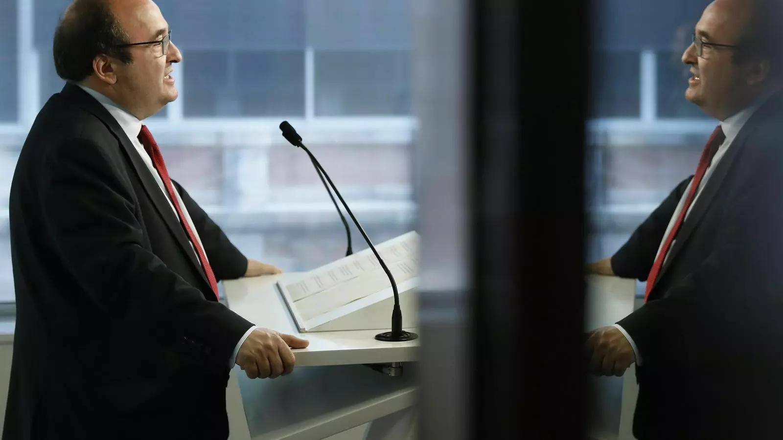El PSOE i ERC s’allunyen del diàleg