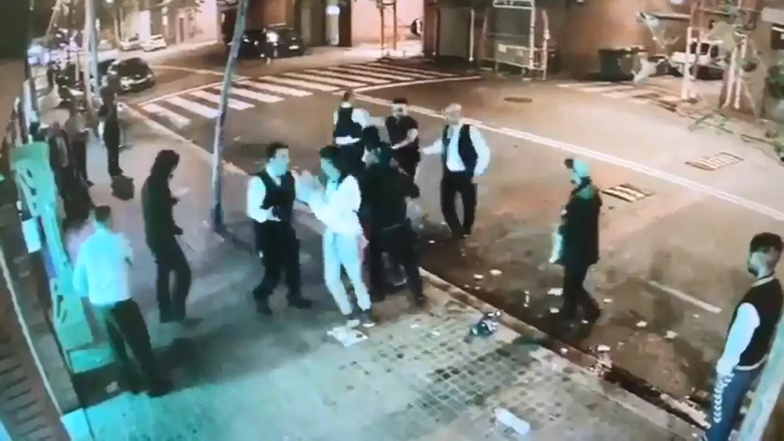 Baralla a cops de puny i amb pals entre un grup de joves i els treballadors d'un restaurant de la Barceloneta