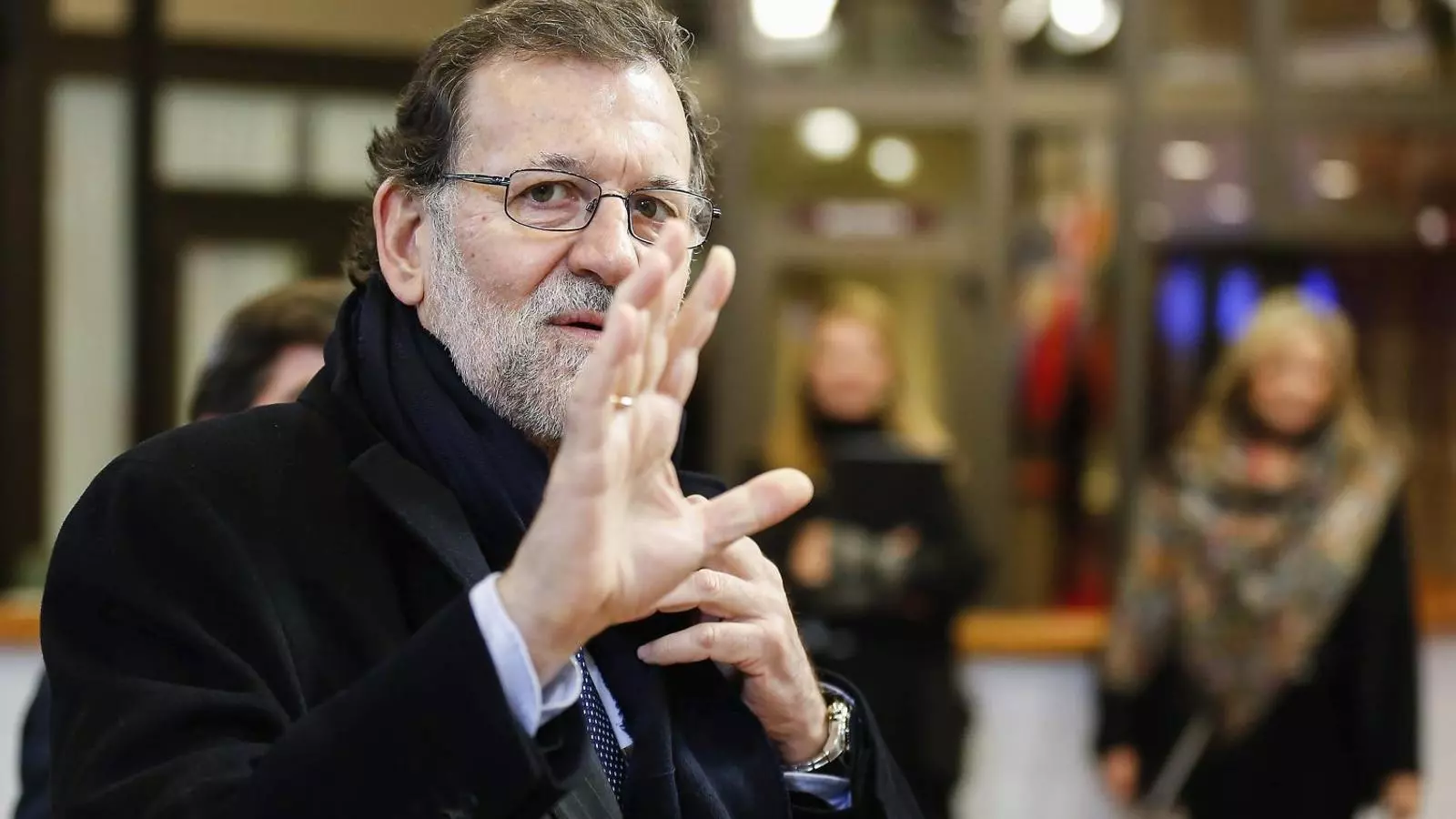 Mariano Rajoy provarà de ser investit si Pedro Sánchez fracassa en el seu intent.