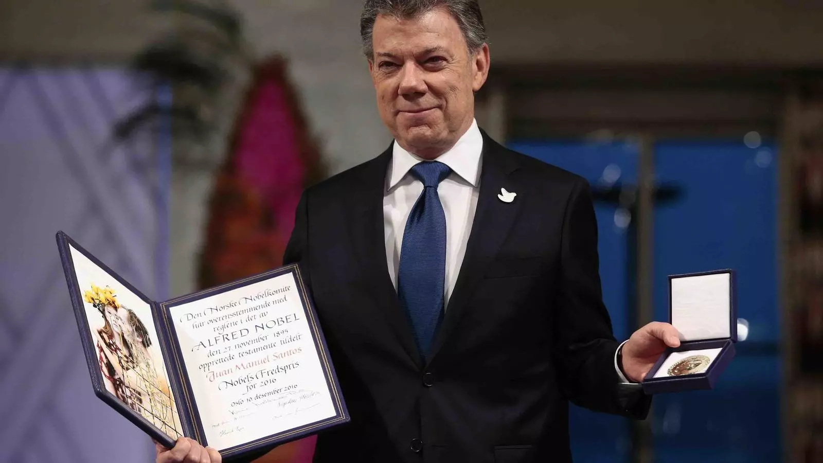 Juan Manuel Santos rep el Nobel de la Pau a Oslo.