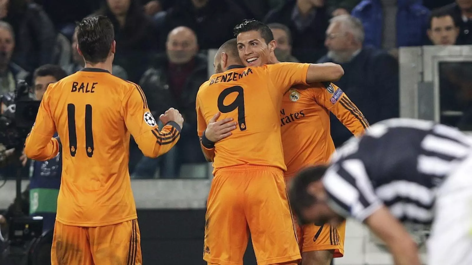 Benzema celebra amb Cristiano l'1-1 contra el Juventus