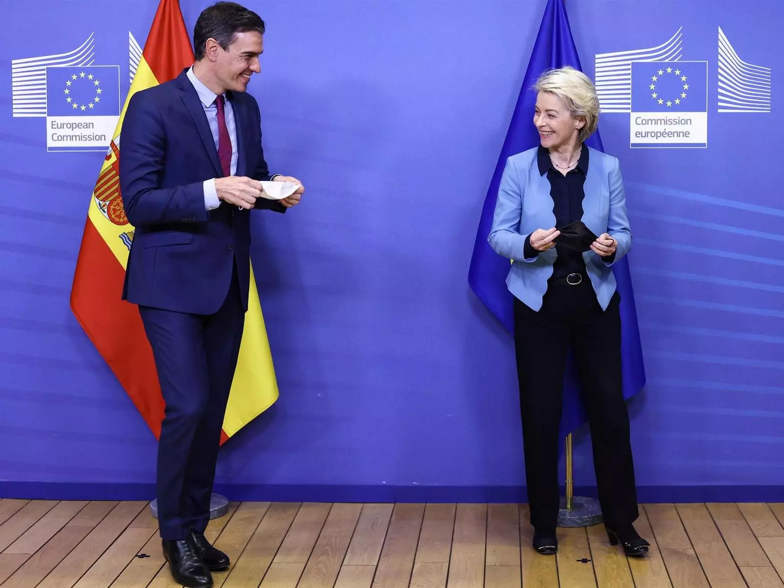 El president del govern espanyol, Pedro Sánchez, amb la presidenta de la comissió europea, Ursula von der Leyen.