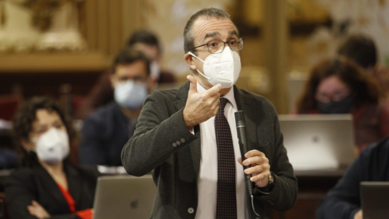 El vicepresident del Govern, Juan Pedro Yllanes, durant el ple del Parlament d'aquest dimarts.