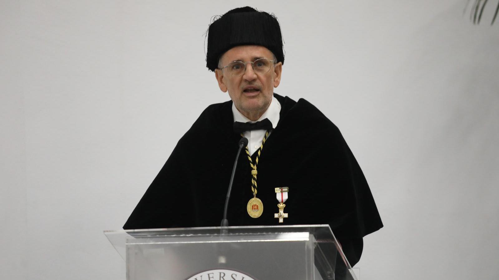 Der Rektor der UIB, Jaume Carot, spricht am Eröffnungstag des akademischen Jahres 2025-2026.